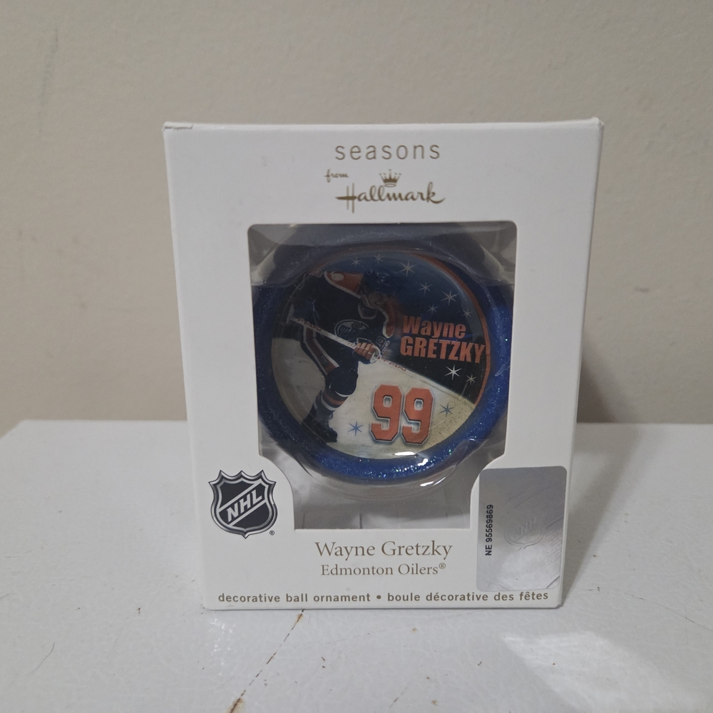 2011 Seasons from Hallmark Decorative Ball Ornament Wayne Gretzky Oilers 99